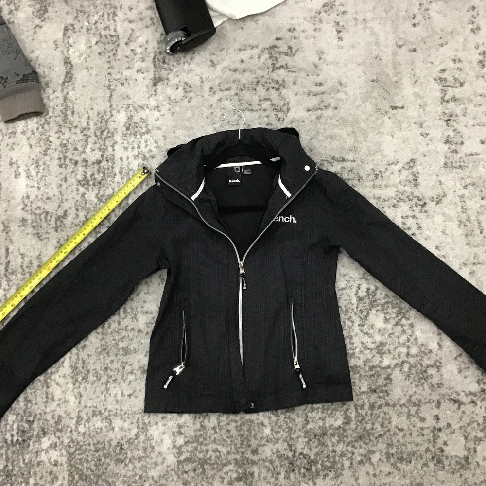 Small women’s Black Bench barbecue windbreaker w/ white bench lettering